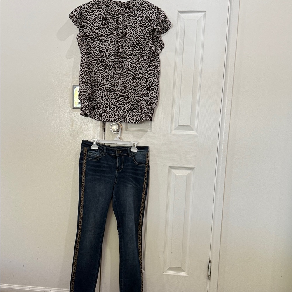 New York & Company Leopard Print Top and Dark Blue Cropped Pants